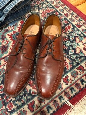 Allen Edmonds Brown Leather Derby Shoes with Brogue Toe